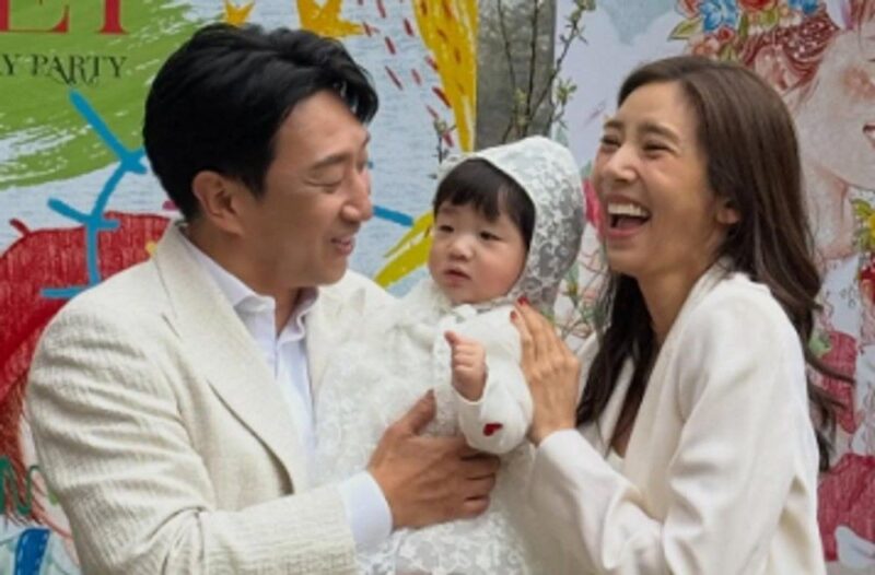 ソン・ダムビ、出産1年で激やせ…イ・ギュヒョクとの結婚後、堂々のオープンショルダー姿