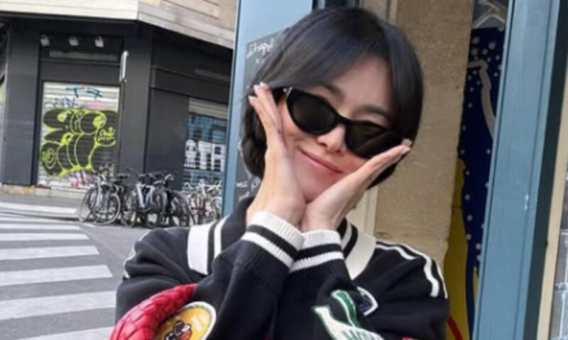 송혜교, '44세' 믿기지 않는 가는 허리…크롭톱→'깡마른 뒷모습'에 팬들 깜짝