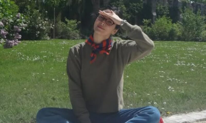 송혜교, '44세' 믿기지 않는 가는 허리…크롭톱→'깡마른 뒷모습'에 팬들 깜짝