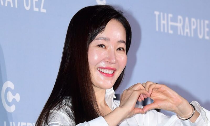 엄지원、足首骨折乗り越え「体当たり覚悟」…「SNLコリア8」最後を飾る