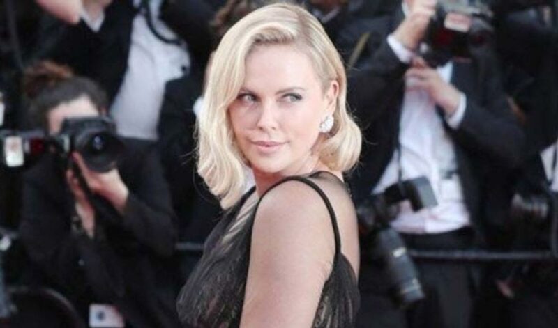 有名女優、撮影中に男優と浴槽で並ぶ「仕方なかった」