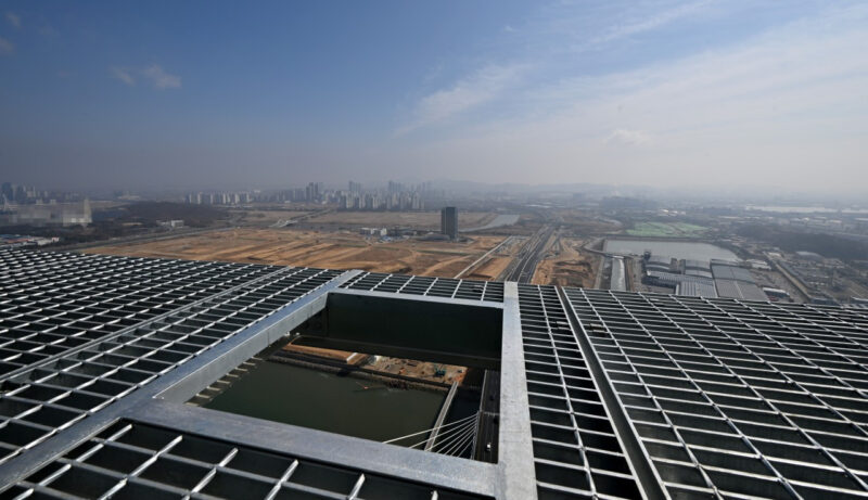 地上184mの絶景！「正気じゃない」と話題の空中展望台、来月7日オープン