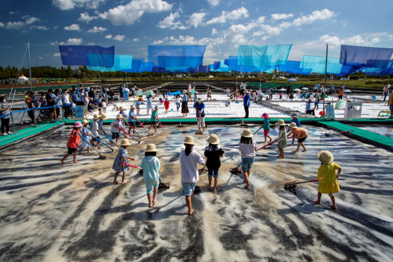 塩田体験から地上184mの絶景スカイウォークまで！今行くべき韓国・日帰り旅スポット