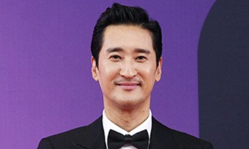 シン・ヒョンジュン、5歳の娘の制服姿に胸キュン…完成されたビジュアルが話題