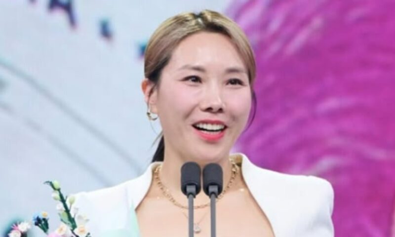 「11kg減量」シン・ボンソン、激やせからフルメイクで「IUそっくり」…「ただそれだけ」