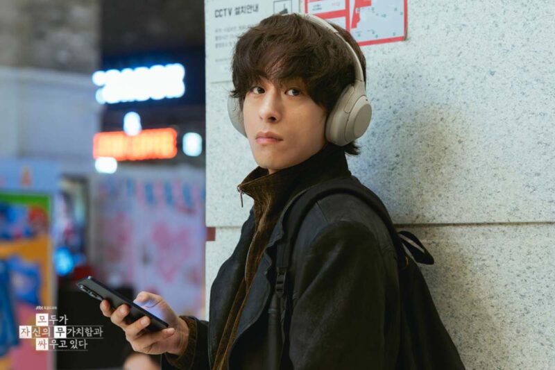 「監督役が似合いすぎ」と話題！映画監督姿も完璧なトップ俳優の魅力に沼る人続出