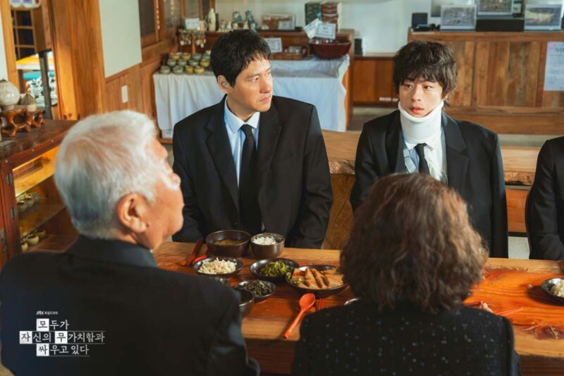 「監督役が似合いすぎ」と話題！映画監督姿も完璧なトップ俳優の魅力に沼る人続出
