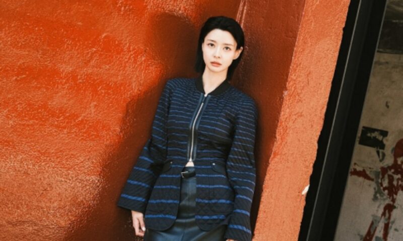 「骨ガリ」クォン・ナラ、「王骨盤」から消滅レベルの小顔…非現実的なプロポーション披露