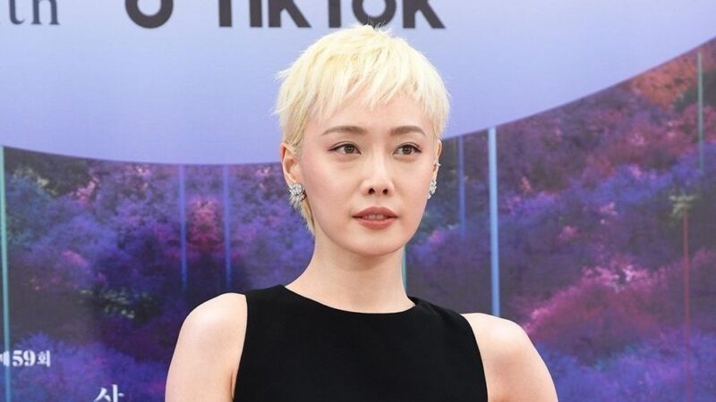 キム・ヒアラ、いじめ論争終結後「初のソロ活動」…複雑な心境「怖い」