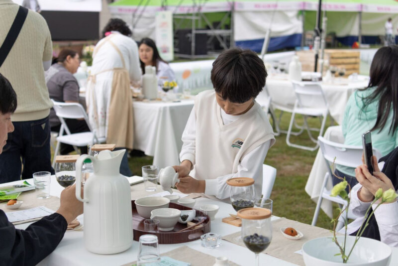 こどもの日は全国最大級の茶畑へ！新緑に癒やされる休日はいかが？