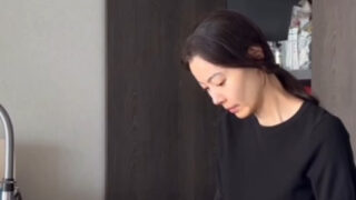 ユン・ソイ、飾らない日常でも輝くナチュラルな美しさ