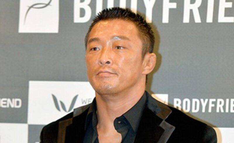 50歳・秋山成勲、一回り下の格闘家後輩にSNSで痛烈批判「日本のオッサンもう応援すんな」