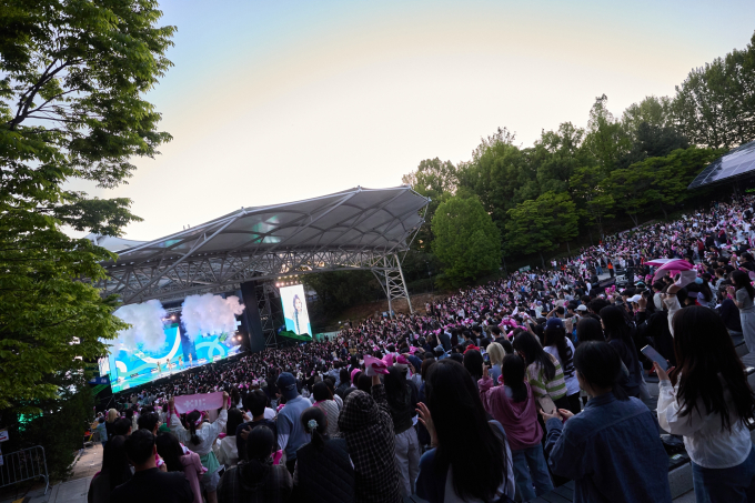 ILLIT、ソウル子供大公園フェスに登場　世代を超えた人気を証明