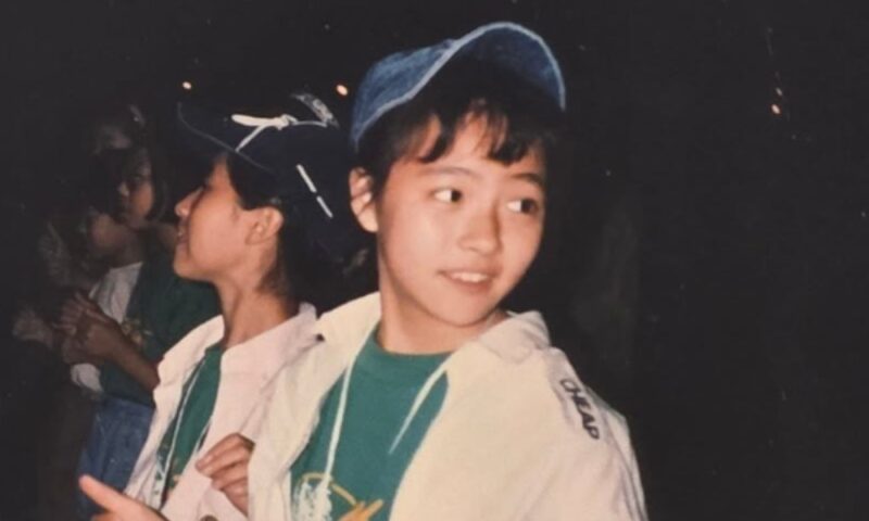第1世代アイドル、異例の幼少期…「完成形」の美貌に絶賛の声