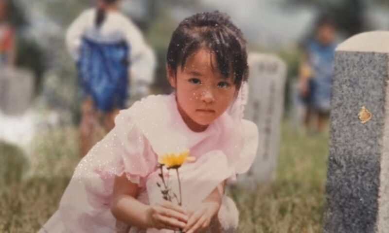 第1世代アイドル、異例の幼少期…「完成形」の美貌に絶賛の声
