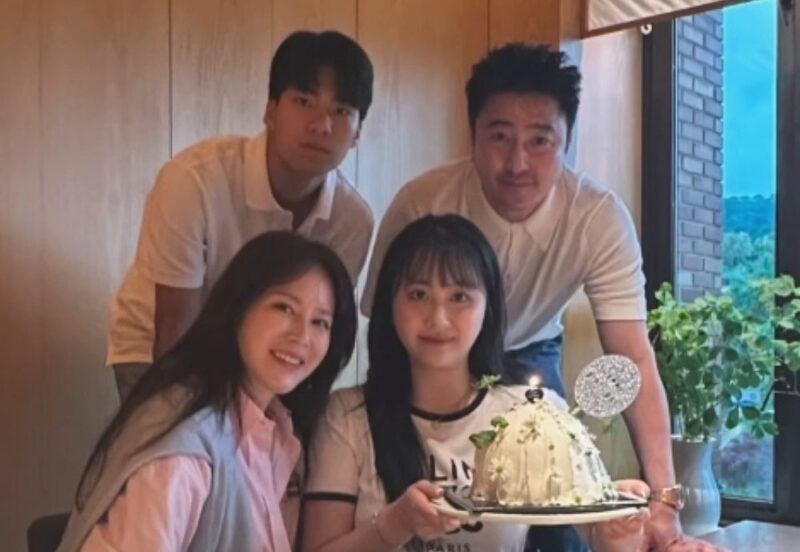 안정환♥이혜원の息子、最新ショット公開 「パパ、どこ行くの？」から8年で激変したビジュアル