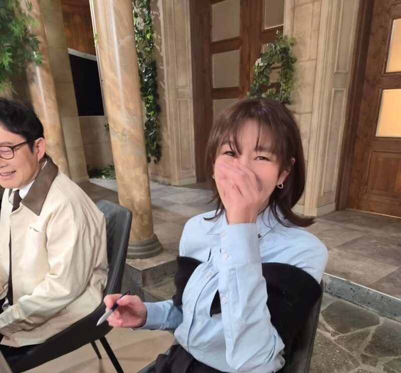 50歳でこの美貌…街中でナンパされる奇跡の女優に騒然