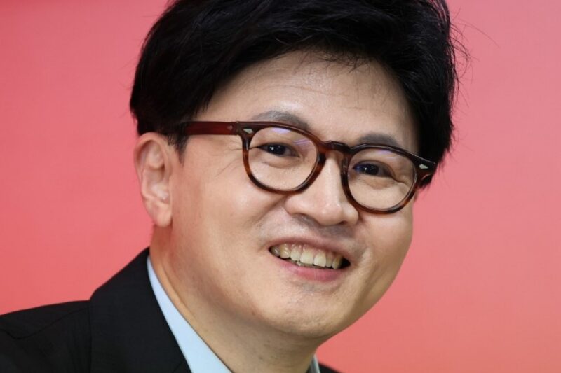 「血まみれに…」韓東勲氏に過去最大級の物議、波紋広がる