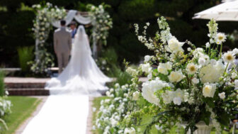 「結婚式？それともフェス？」1000人規模からカスタム婚まで、今どき野外ウェディング事情