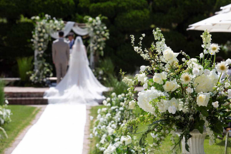 「結婚式？それともフェス？」1000人規模からカスタム婚まで、今どき野外ウェディング事情