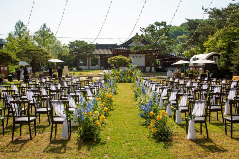 「結婚式？それともフェス？」1000人規模からカスタム婚まで、今どき野外ウェディング事情