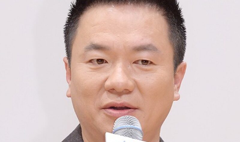 キム・テギュン、『コールトゥーショー』進行中に突然逃走→『ニュースブリーフィング』で発見「初の2チャンネル同時生放送」