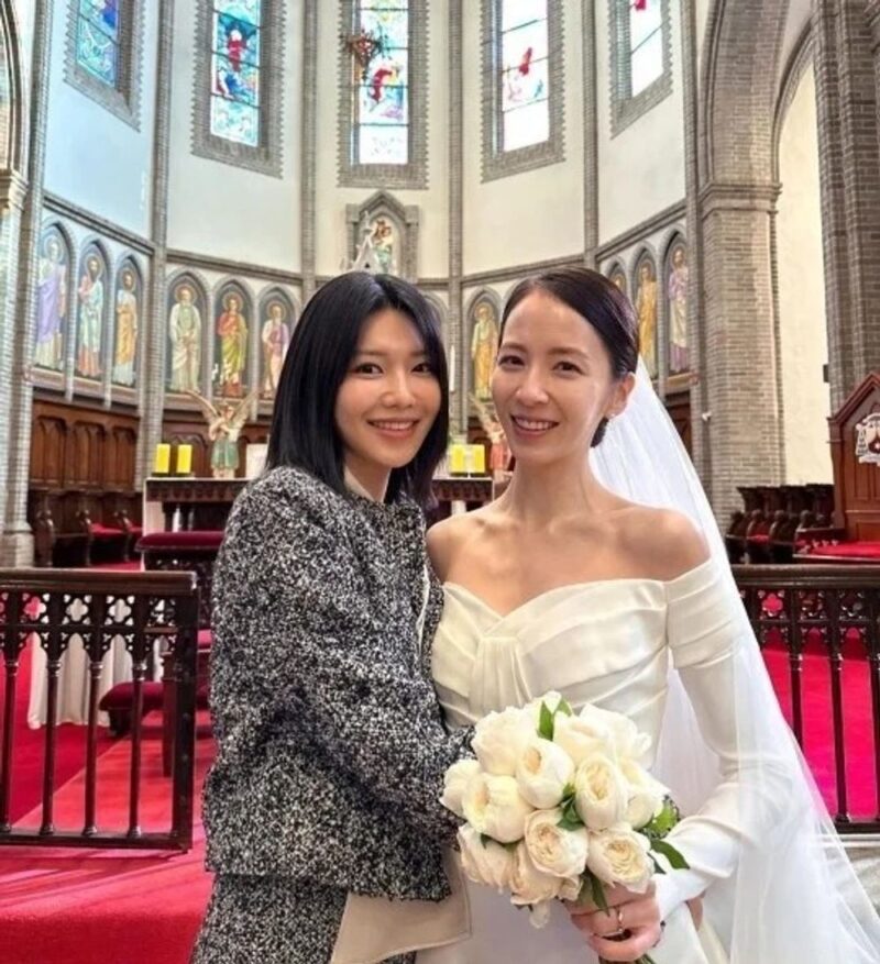 「チョン・ギョンホ♥スヨン、22年来の親友の娘を抱く…「次元の違う感動」」