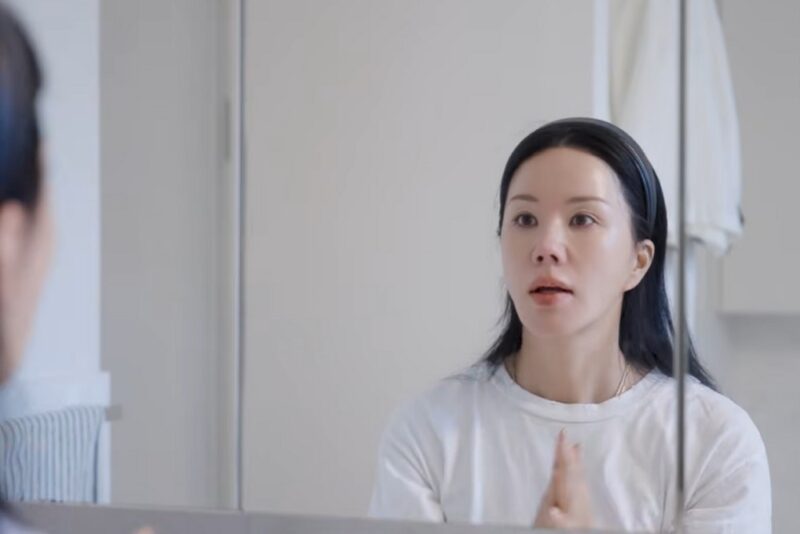 「56歳」オム・ジョンファ、シミなしのすっぴん公開→若見えの秘訣は別にあった…「家の中でも日焼け止めは必須」