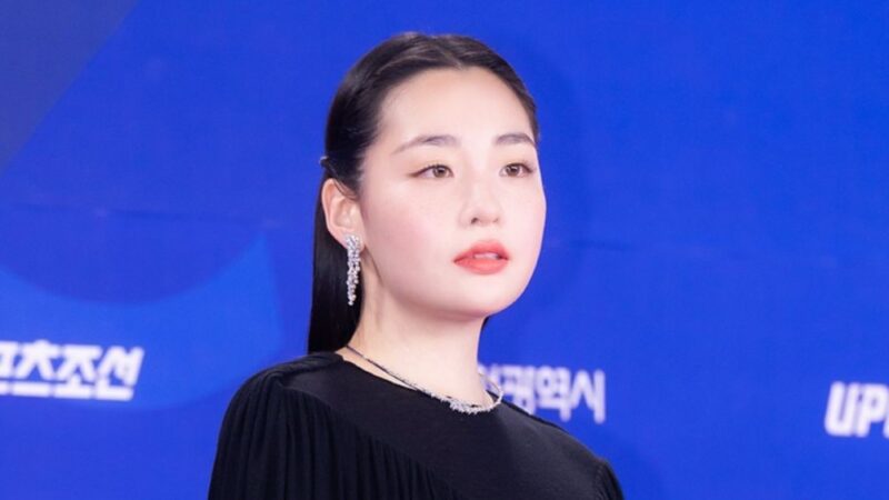 キム・ミンハ、「痩せろ」悪質コメントに苦しむ…6ヶ月で超スリムな後ろ姿「骨と皮」に