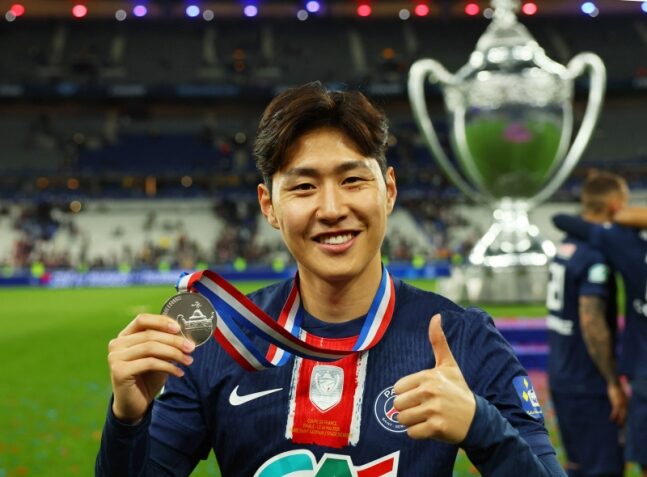イ・ガンイン、仏リーグ・アンで歴史的快挙！パリSGが3季連続のリーグ優勝達成