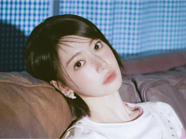 LE SSERAFIM、ビジュアル華やぐ「ピオニールーム」…家族より家族のような五姉妹