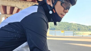 新人俳優シンソン、ライディングで鍛えた肉体美…ストイックな近況に注目