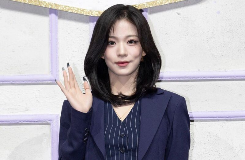 fromis_9 イ・チェヨン、健康に赤信号…「胃痙攣・脱水症状」で大学祭欠席