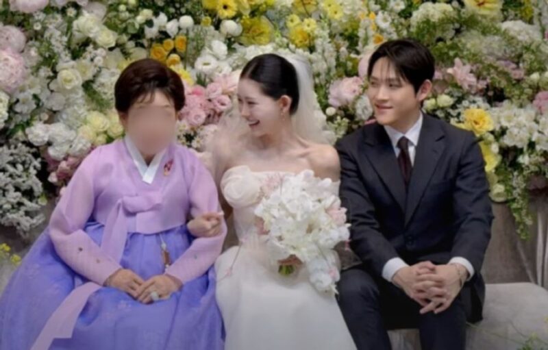 故チェ・ジンシル母、チェ・ジュニ結婚式で主賓席を守る「憶測はやめて」不和説に終止符