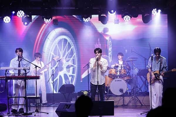 보이드、デビュー2ヶ月で初ライブコンサート…ファンネーム「ディオブ」をサプライズ発表