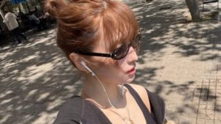 人気女性アイドル、サングラスで優雅なひととき…欧州旅行中をキャッチ