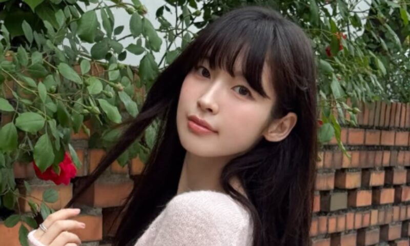 아린、芸能界屈指のガリガリ体質？完璧なフラット腹にくっきり浮かぶ「11の線」