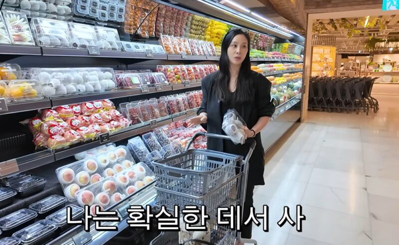 「チャン・ドンゴン♥コ・ソヨン、‘300億’資産家らしい…食品館で財力誇示→“いいものを食べなきゃ”」