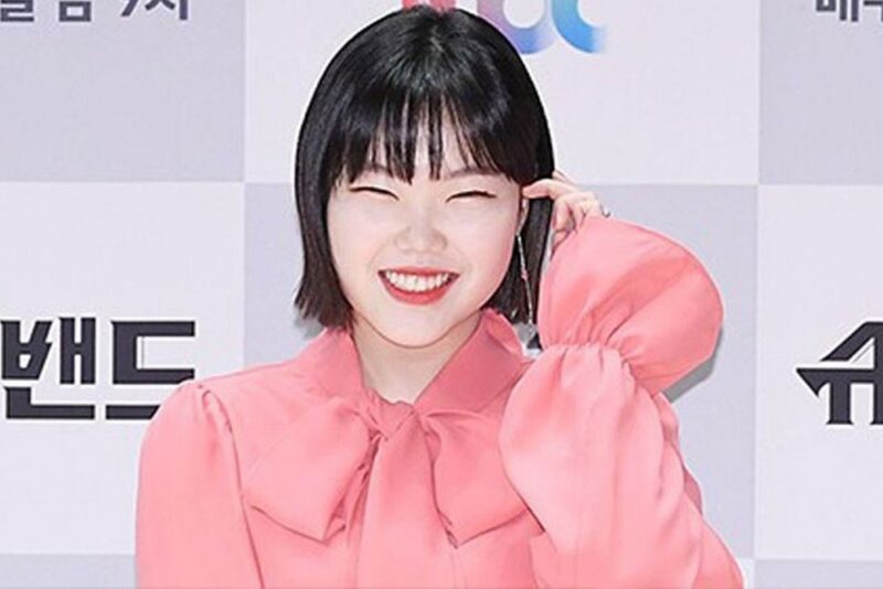 イ・スヒョン、30kg減量後に有名俳優との春デートをキャッチ「美しいものだらけ」