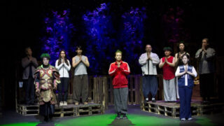釈迦の誕生日を前に、演劇『電車に乗ってきたブッダ』が話題　笑いと涙で観客を癒やす