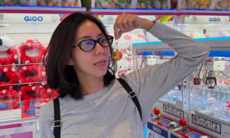 ユイ、厚塗り中国風メイクでも輝くビジュアル…「これ合ってる?」