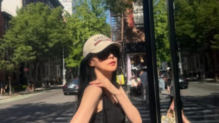 55歳イ・ヨンエ、NYの街角でキャッチ　変わらぬ美貌に驚きの声
