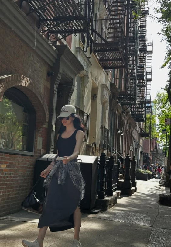 55歳イ・ヨンエ、NYの街角でキャッチ　変わらぬ美貌に驚きの声