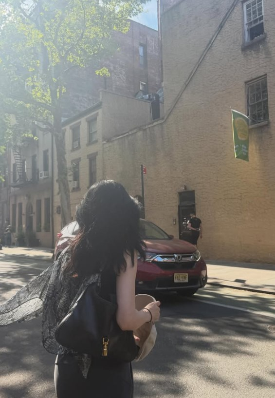 55歳イ・ヨンエ、NYの街角でキャッチ　変わらぬ美貌に驚きの声