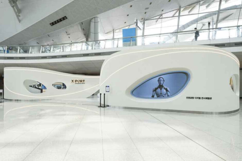 仁川空港にAIロボットが登場！近未来的な光景が話題に