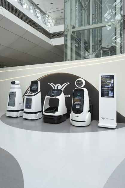 仁川空港にAIロボットが登場！近未来的な光景が話題に