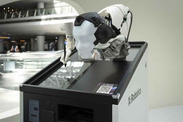 仁川空港にAIロボットが登場！近未来的な光景が話題に