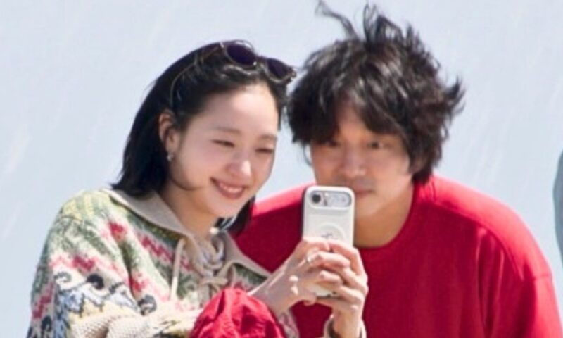 공유&김고은, 10年ぶり再会…「トッケビ」チームがカップル旅行でカンヌンへ
