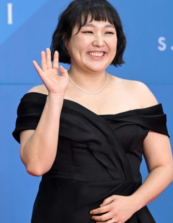 イ・スジ、本日(25日)に父が死去…「温かい哀悼をお願いします」