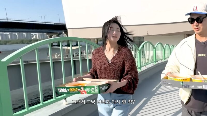 JUNJIN♥リュ・イソ、漢江ラーメンデート中にCA時代を回想「お客様にこぼしたことはない」